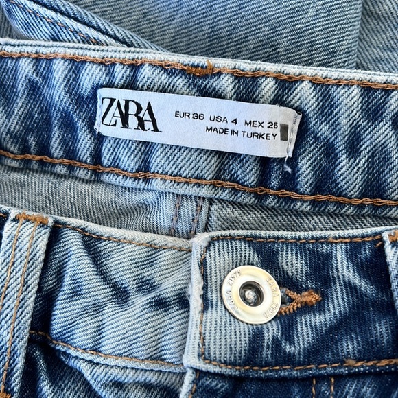 Zara Slightly Distressed Light Blue Wash High Rise Mom Jean Sz 4 - Picture 7 of 12
